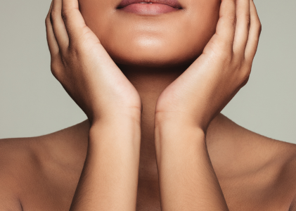 Comment maintenir une peau saine et radieuse : Astuces pour une routine de soins efficace